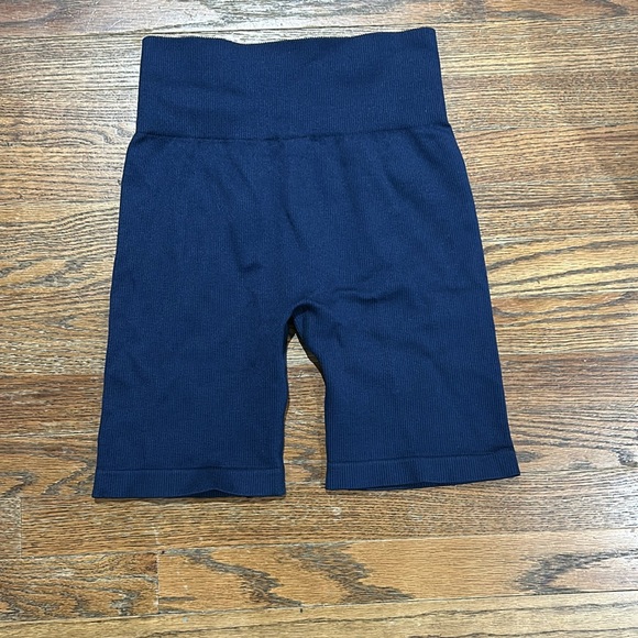 90 Degree Shorts - Picture 4 of 7